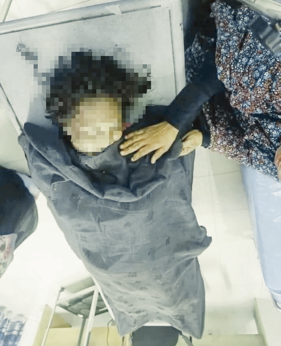 ফেসবুকে ‘হা হা’ রিয়েক্ট নিয়ে সংঘর্ষ: উখিয়ায় ছেলেকে বাঁচাতে গিয়ে মায়ের মৃ/ত্যু।