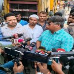চট্টগ্রাম কোতোয়ালী থানার নিউমার্কেট মোড় এবং সদরঘাট এলাকায় চট্টগ্রাম সিটি কর্পোরেশনের উচ্ছেদ অভিযানের দৃশ্য
