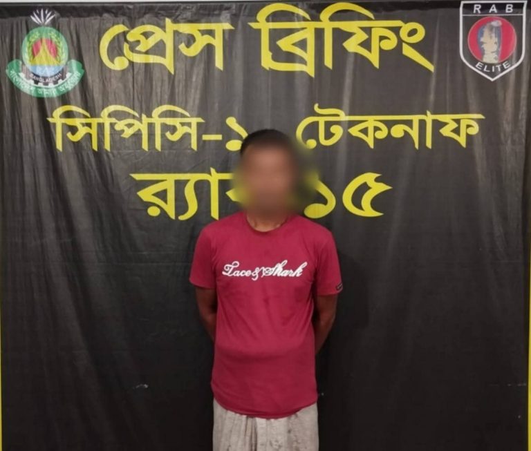 সিএনজির ইঞ্জিন বক্সে ২৩ হাজার ই/য়া/বা! টেকনাফে র‌্যাব-১৫ এর জালে চালক। ‎