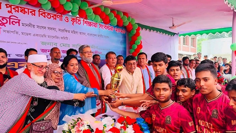 মিরপুরে ফুটবল টুর্নামেন্টের পুরস্কার ও কৃতি শিক্ষার্থী সংবর্ধনা দিলেন সানজিদা ইসলাম তুলি এমপি